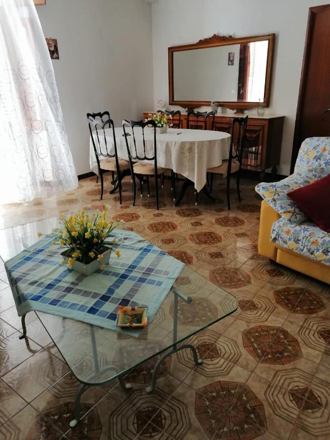 カステッランマーレ・デル・ゴルフォLa Casa Di Pinaアパートメント エクステリア 写真